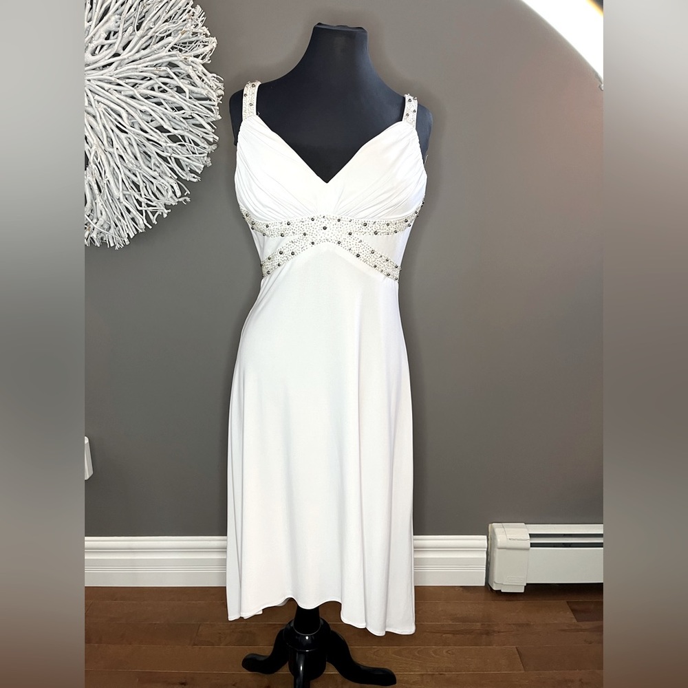 Sweetheart Neckline white jersey dress